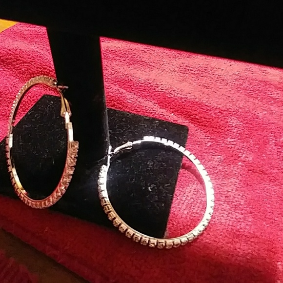 Gold Tone or Silver Tone Hoop Earrings!! - Picture 5 of 5